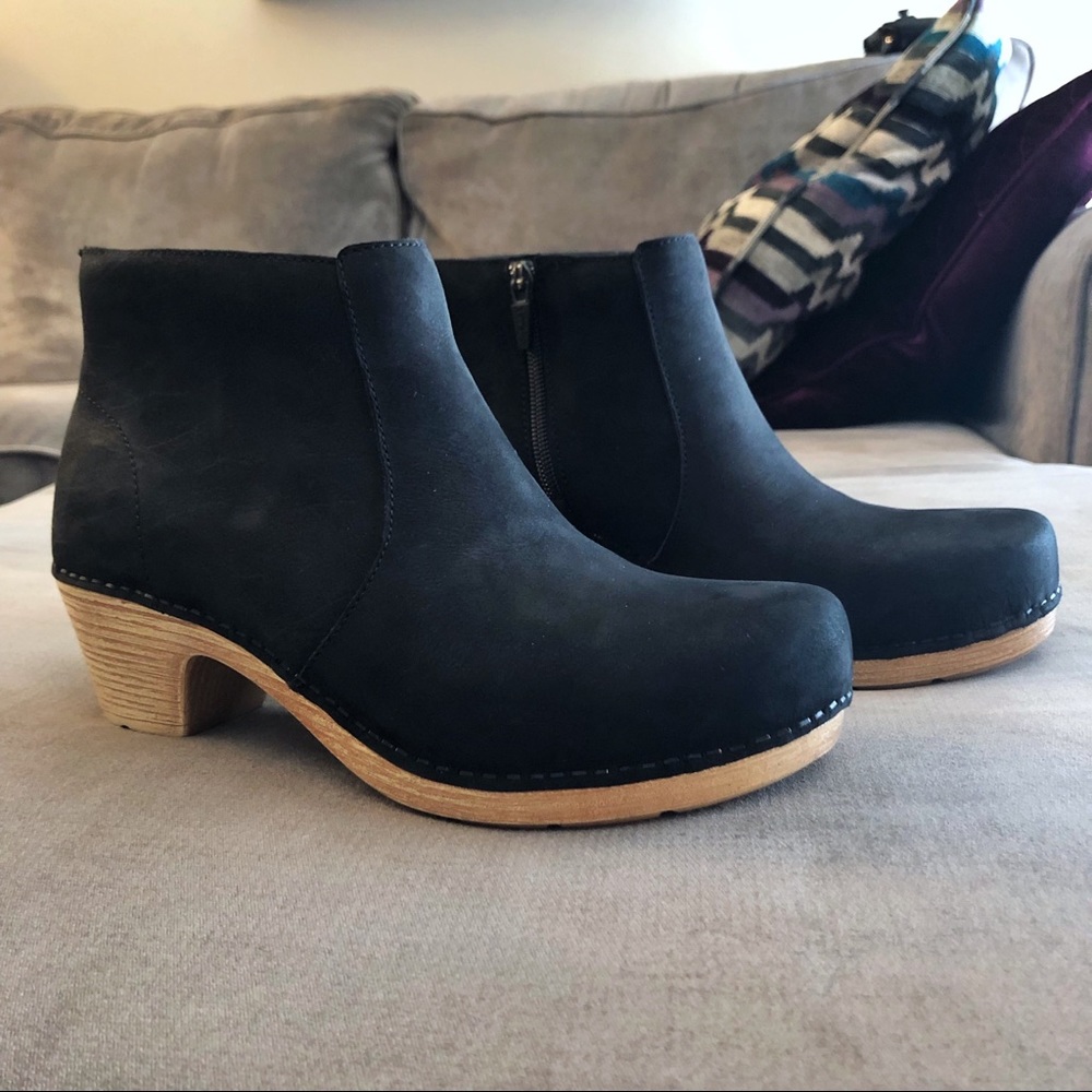 Dansko Maria Black Ankle Boots 8